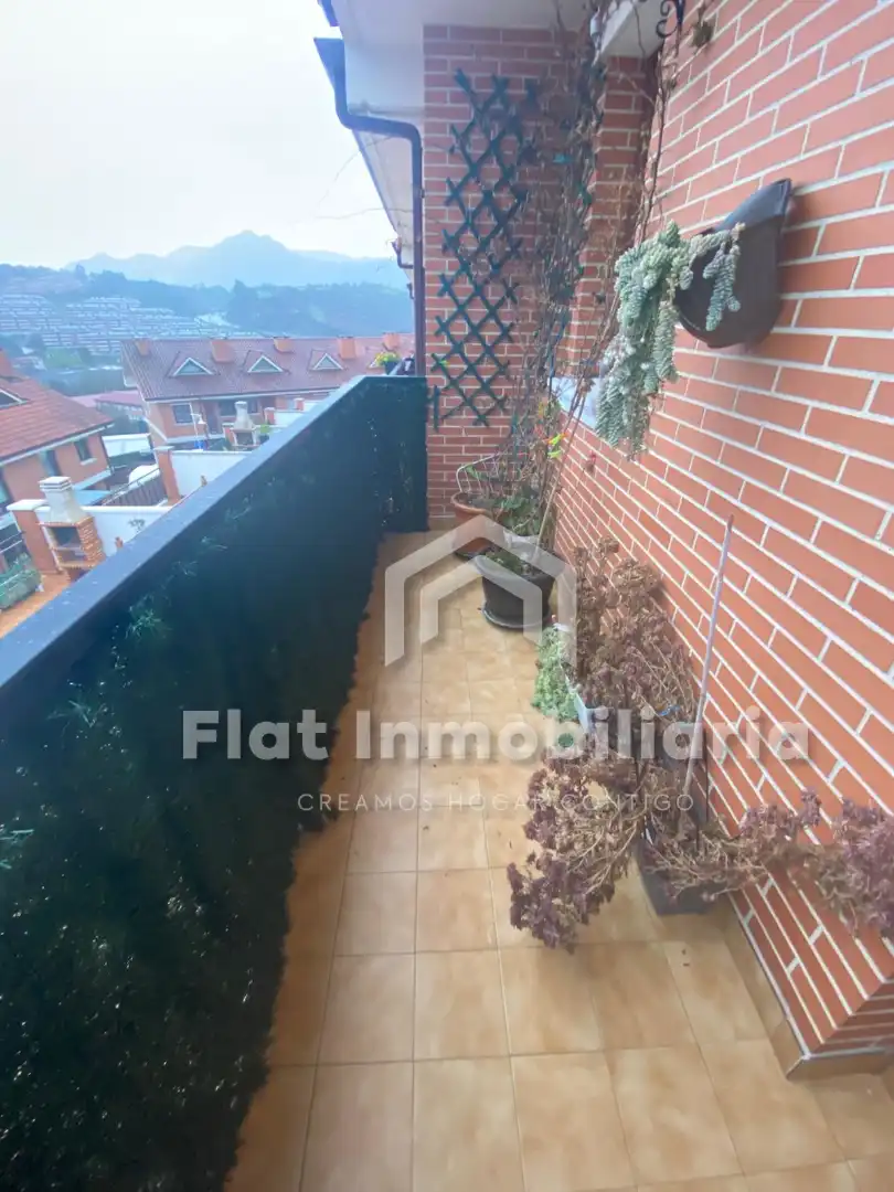 Balcony of Houses for rent in Castro-Urdiales  with Heating, Private garden and Parquet flooring