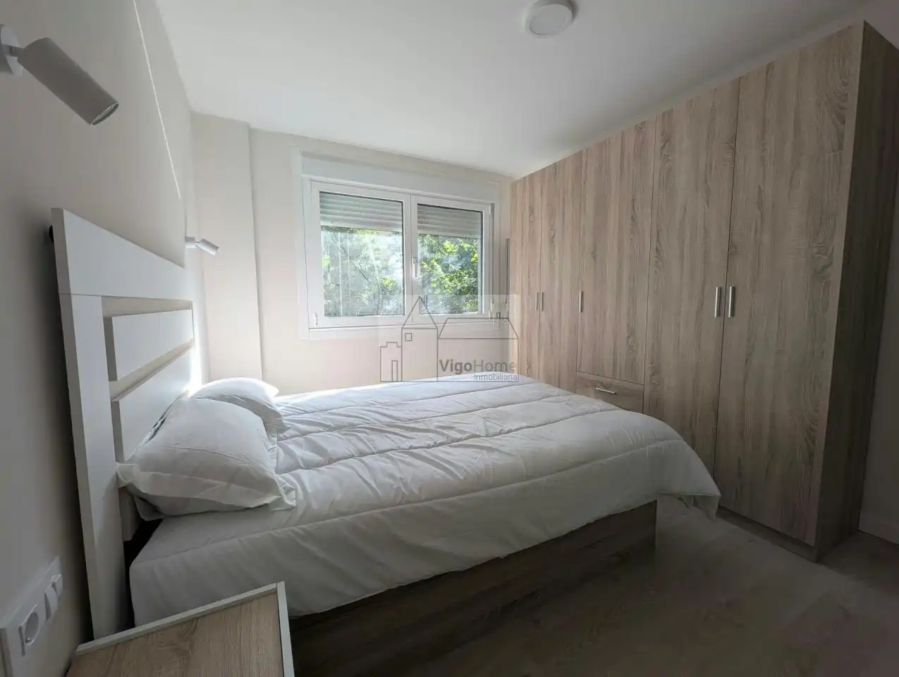 Habitación de Piso de alquiler en Vigo  con Calefacción, Terraza y Amueblado