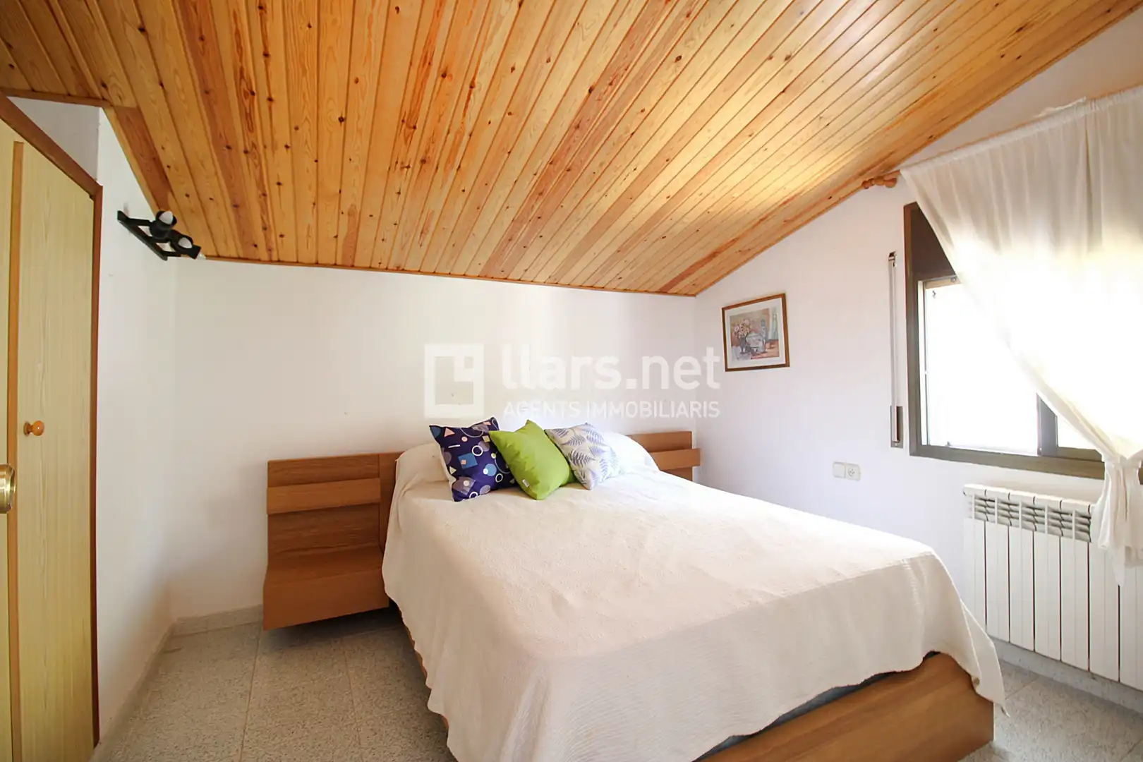 Schlafzimmer von Einfamilien-Reihenhaus zum Verkauf in Cubelles mit Klimaanlage, Heizung und Privatgarten