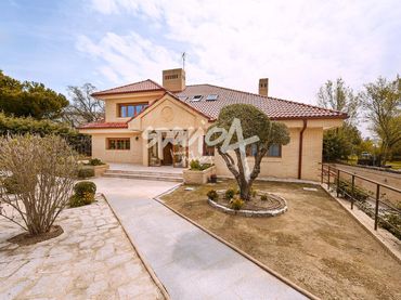 Villa con piscina in vendita a Calle de Santander