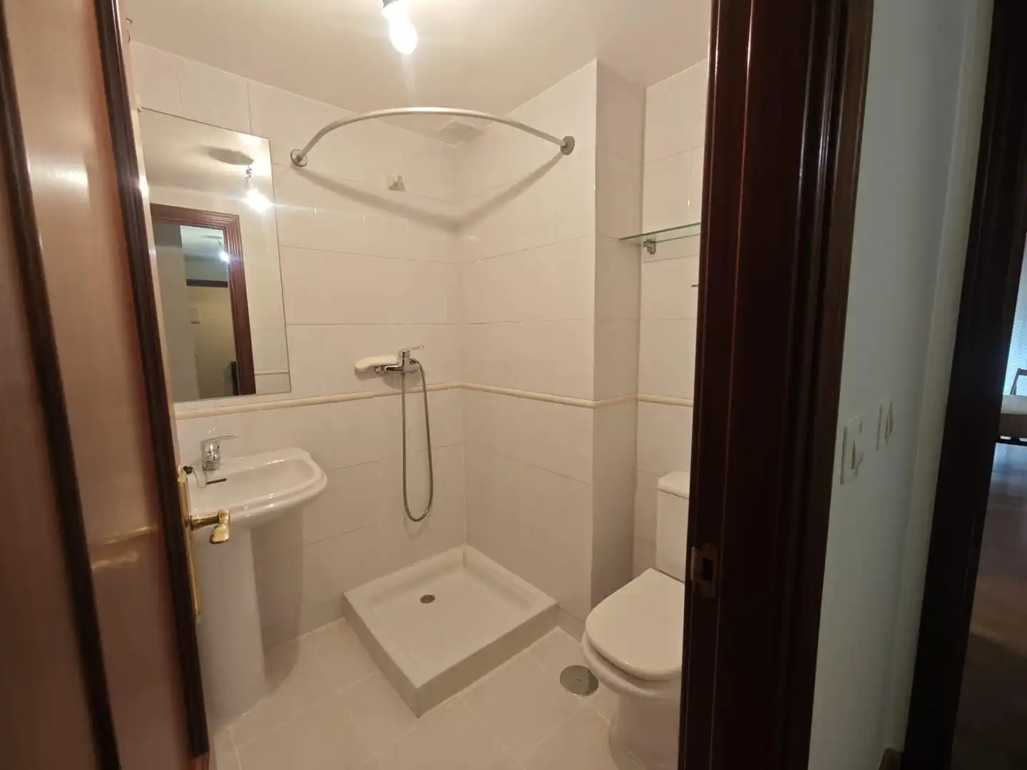Bathroom of Flat for rent in Culleredo  with Heating, Parquet flooring and Storage room