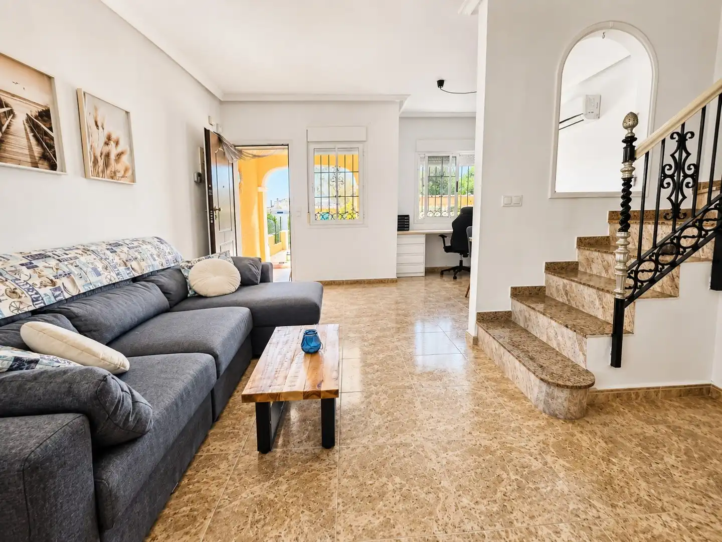 Sala d'estar de Casa o xalet en venda en Orihuela amb Aire condicionat, Calefacció i Jardí privat