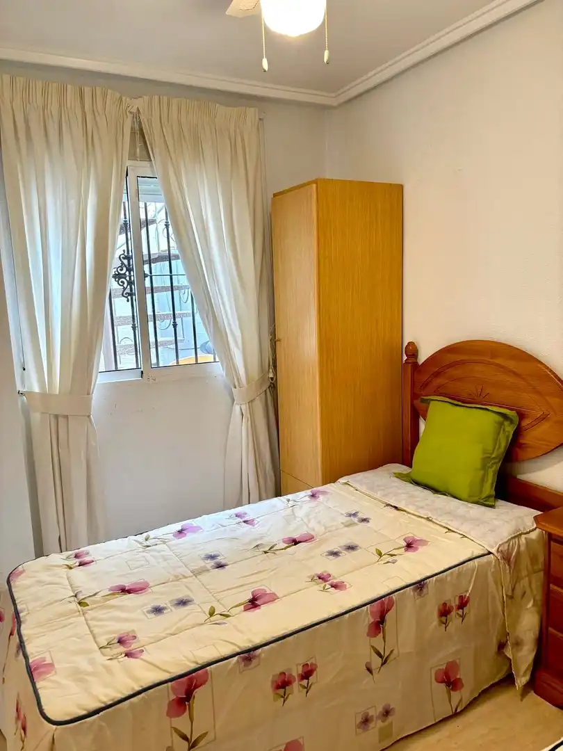 Habitación de Casa adosada de alquiler en Rojales con Aire acondicionado y Terraza