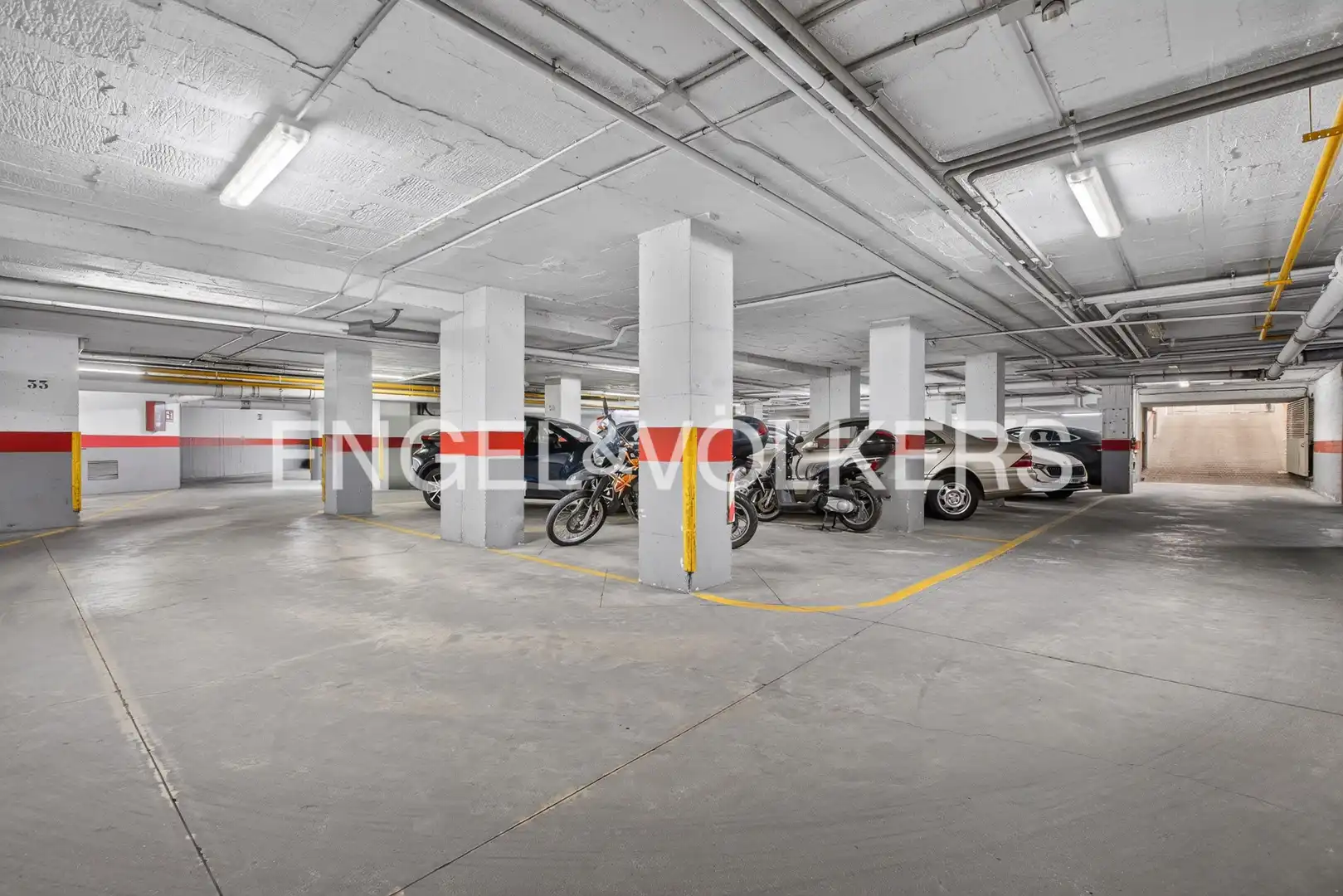 Parking de Piso en venta en Sevilla con Aire acondicionado, Calefacción y Parquet
