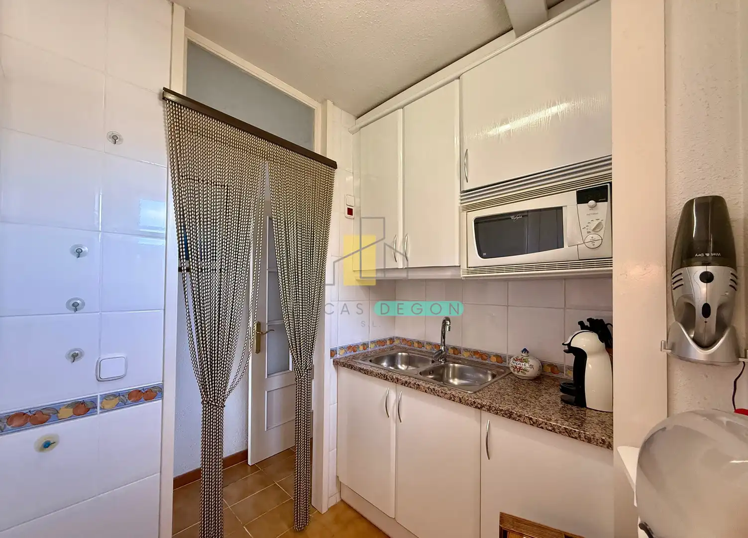 Cuina de Apartament en venda en Roses amb Calefacció, Moblat i Forn