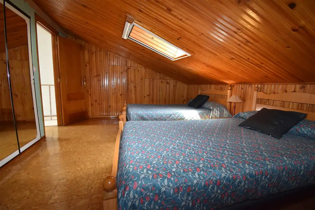 Habitación de Casa adosada en venta en Noja con Calefacción, Terraza y Amueblado