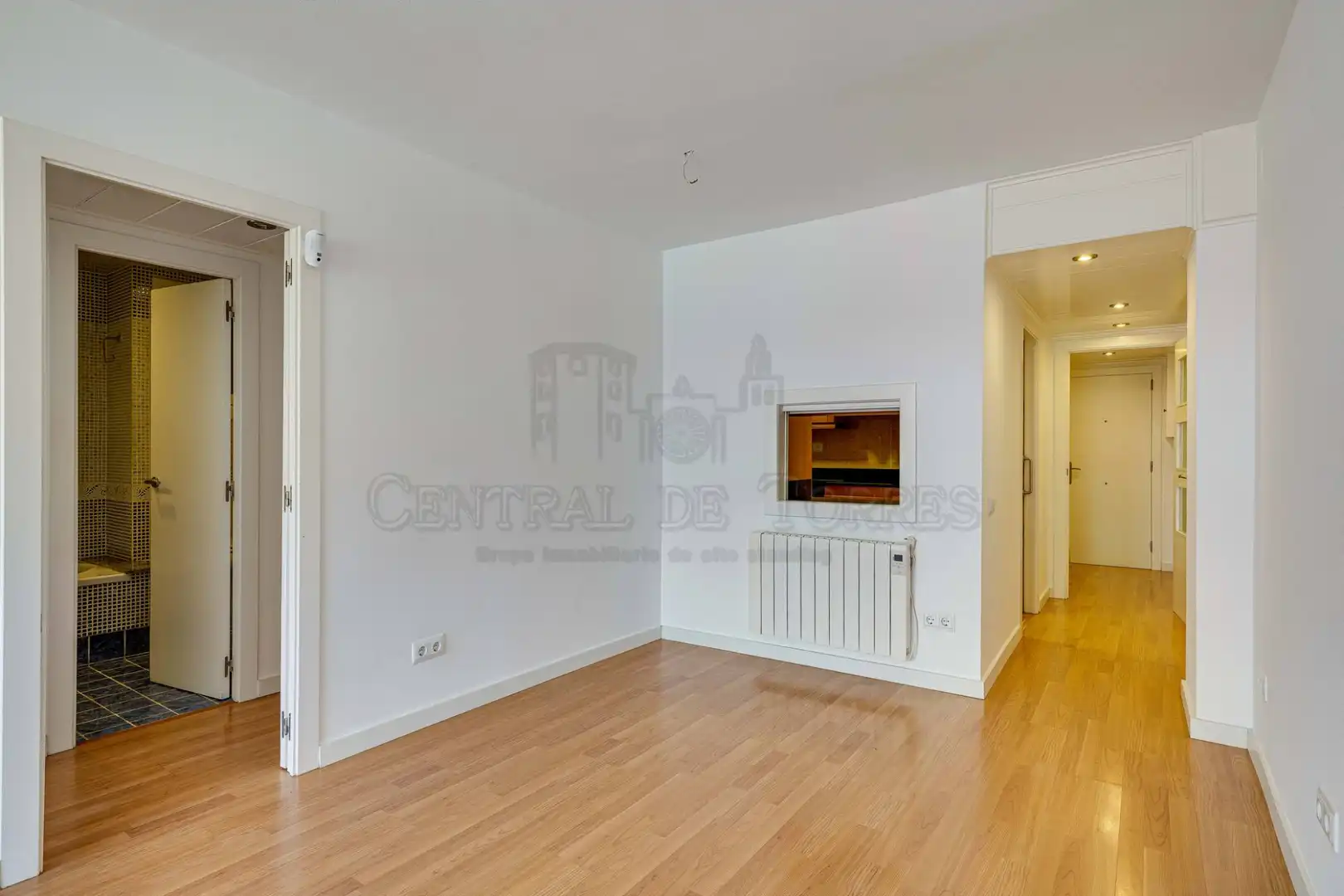 Living room of Flat for sale in Sant Cugat del Vallès  with Heating, Parquet flooring and Terrace
