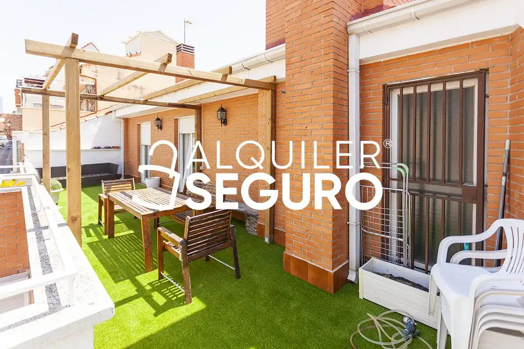 Àtic de lloguer a del Aligustre, Valdezarza