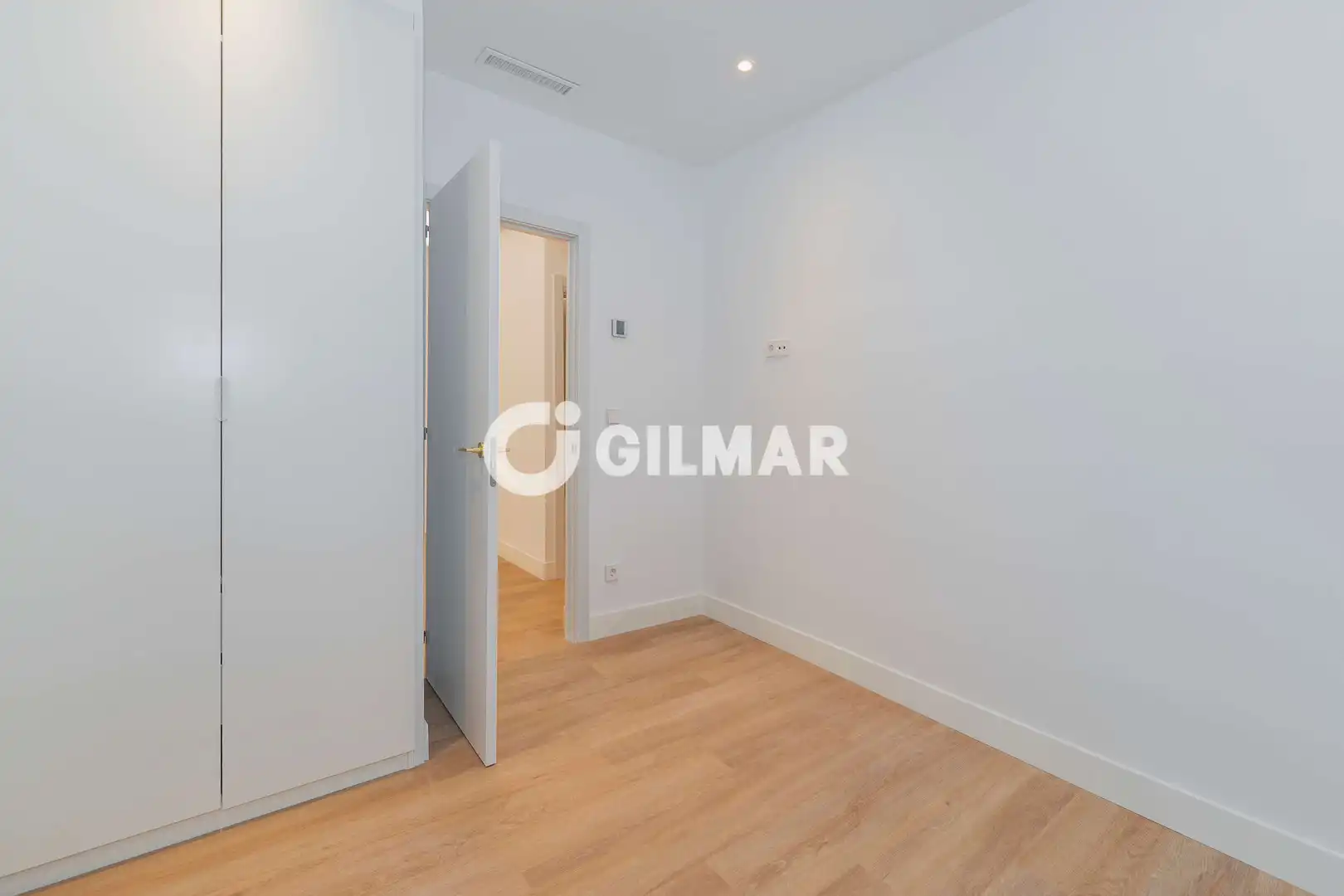 Piso en venta en Madrid con Calefacción y Amueblado