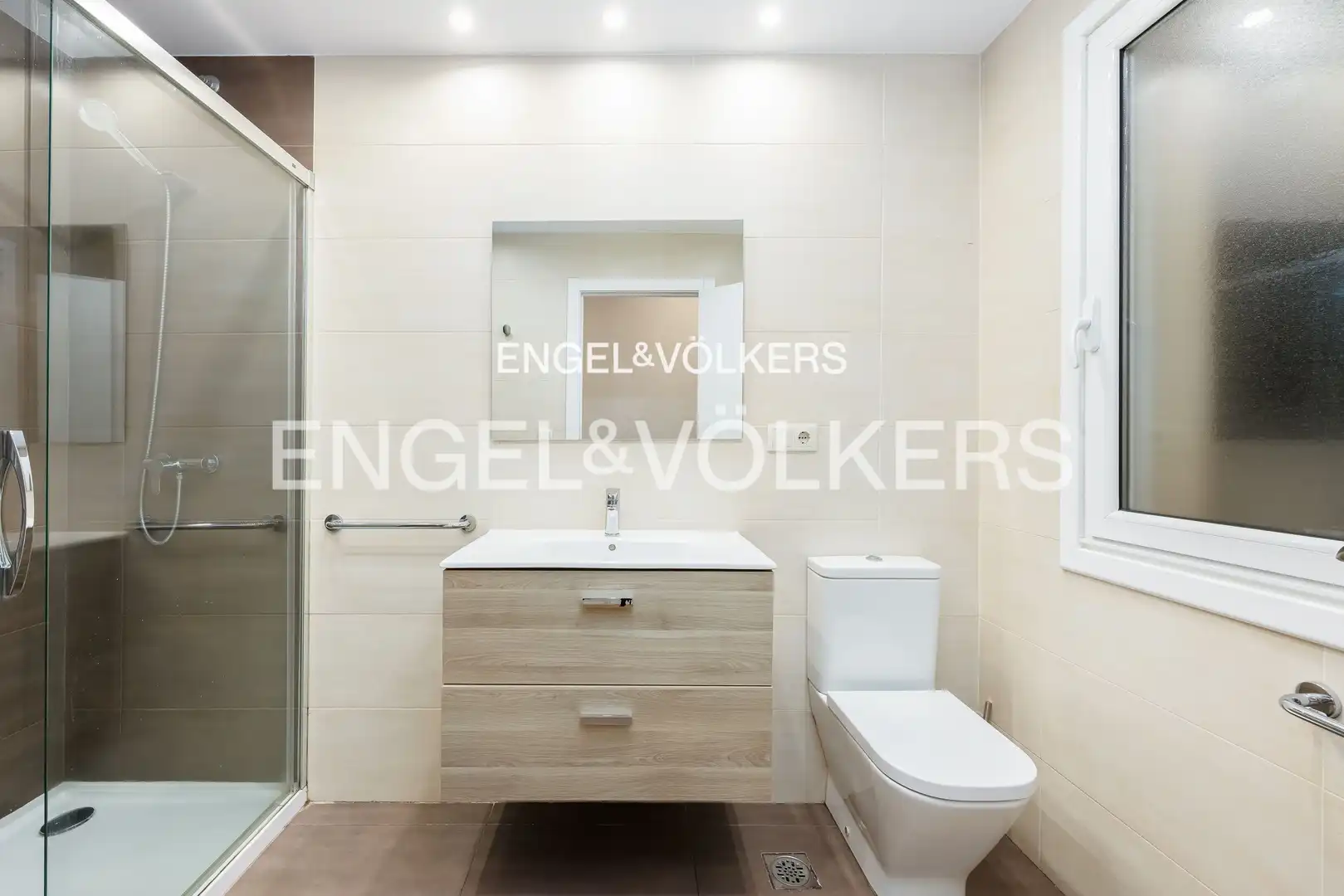 Baño de Piso en venta en Vigo  con Calefacción, Terraza y Balcón