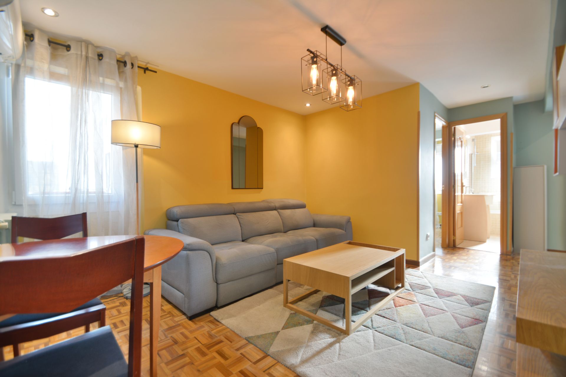 Sala de estar de Piso de alquiler en  Madrid Capital con Aire acondicionado, Calefacción y Terraza