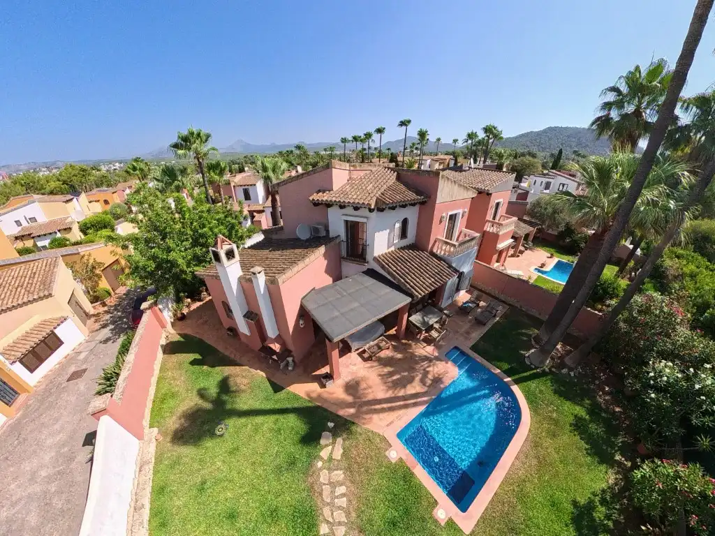 Vista exterior de Casa o xalet en venda en Calvià amb Aire condicionat, Jardí privat i Terrassa