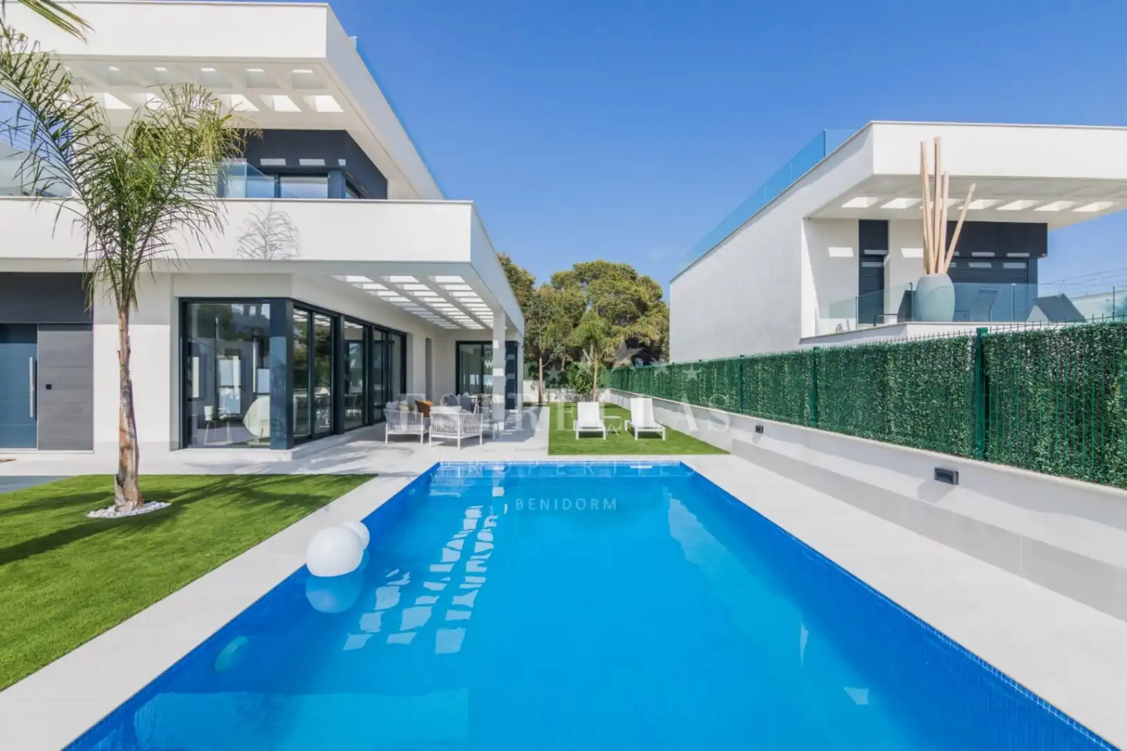 Chalet con piscina en venta en Golf Bahía, imagen 4