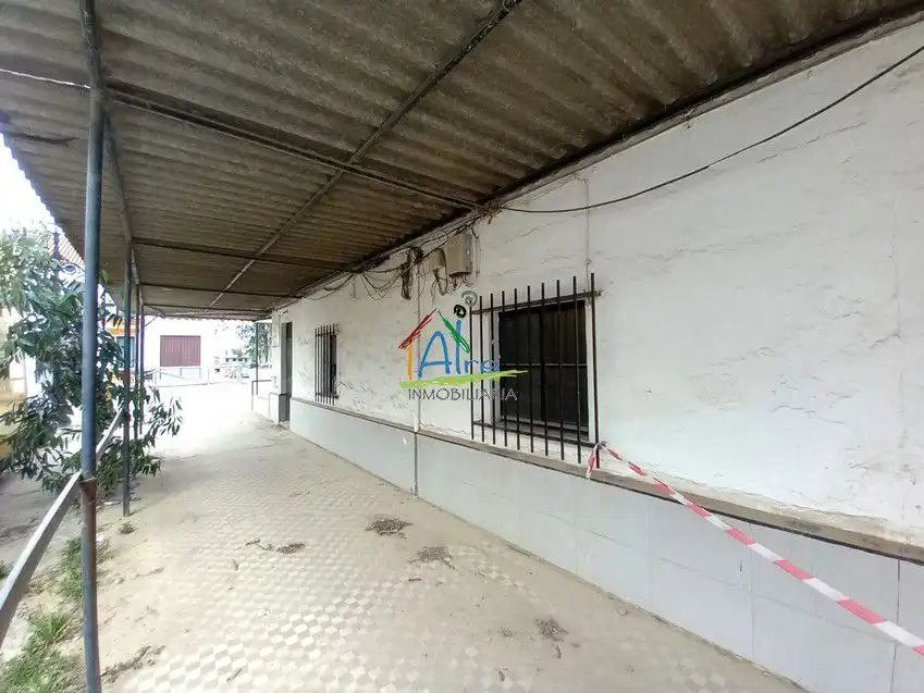 Vista exterior de Casa o xalet en venda en Almonte amb Terrassa, Traster i Balcó