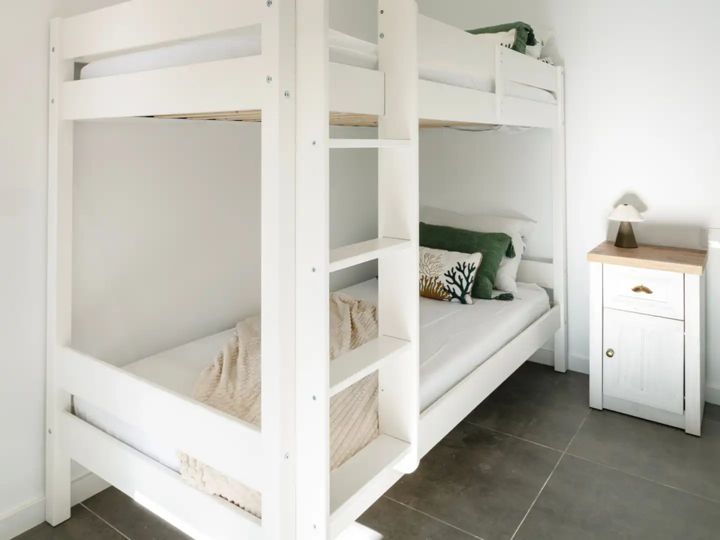 Schlafzimmer von Erdgeschoss zum Verkauf in Empuriabrava mit Klimaanlage, Heizung und Terrasse