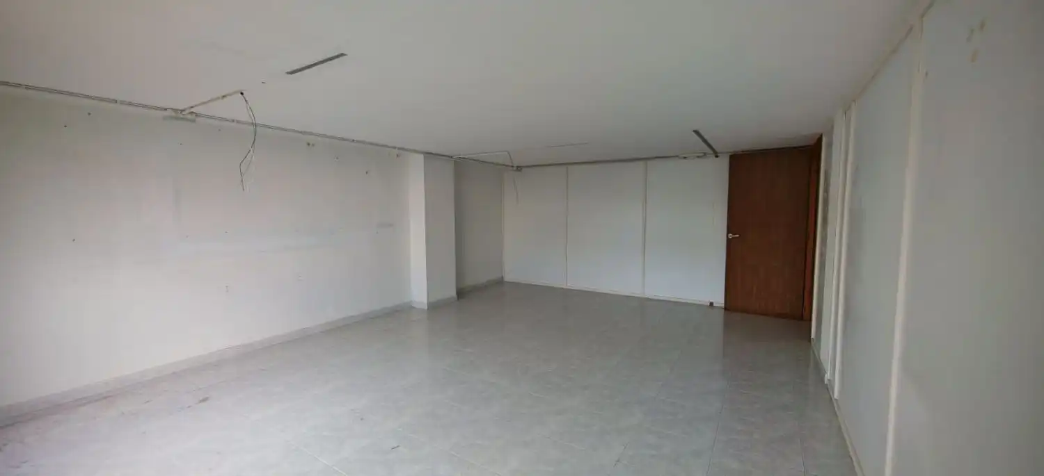 Business premises to rent in A Malata - Catabois - Ciudad Jardín