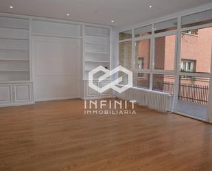 Living room of Flat to rent in  Madrid Capital  with Air Conditioner, Heating and Terrace