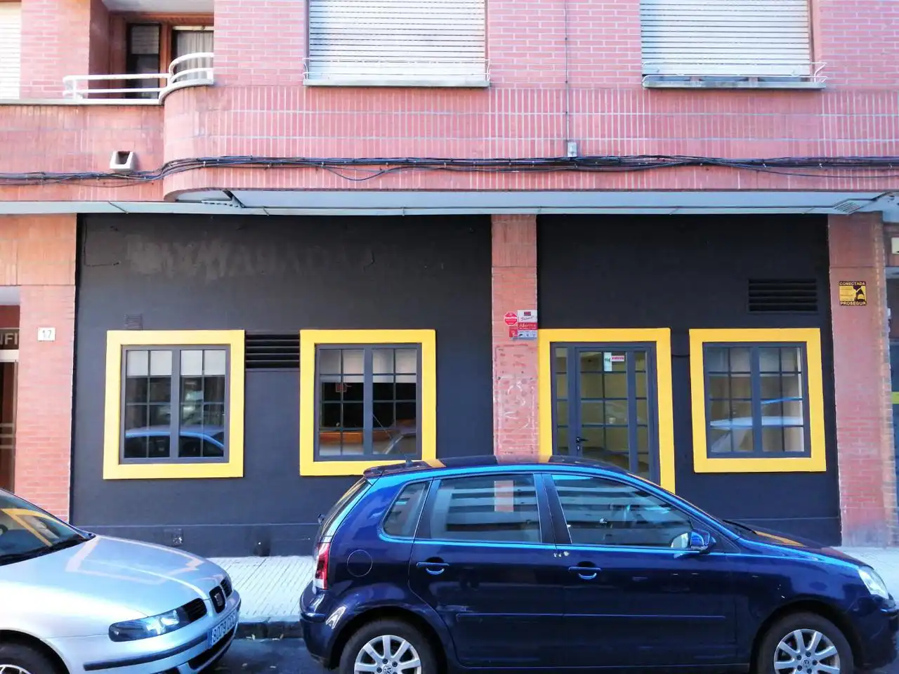 Vista exterior de Local en venda en Gijón 