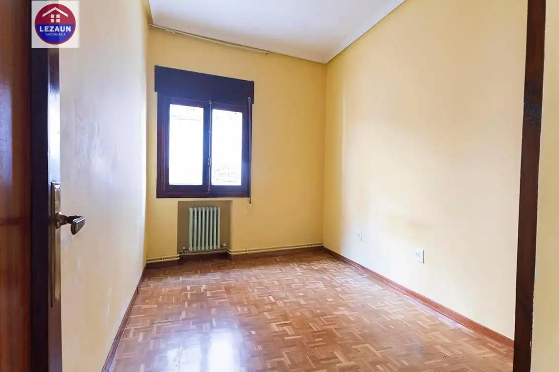 Bedroom of Flat for sale in Funes  with Parquet flooring, Terrace and Storage room