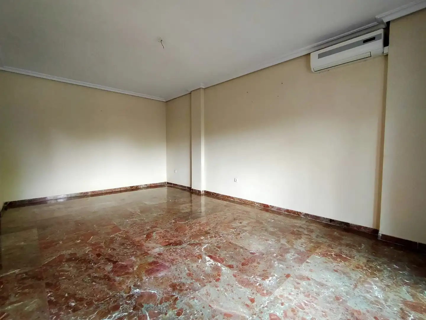 Flat for sale in Sevilla  with Air Conditioner and Terrace