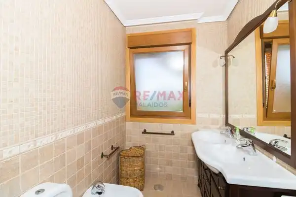 Bany de Casa o xalet en venda en A Guarda   amb Calefacció, Jardí privat i Parquet