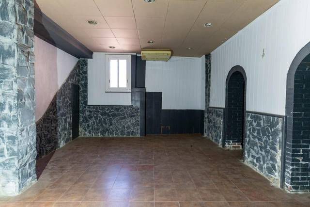 Local comercial en Venta en Olesa de Montserrat