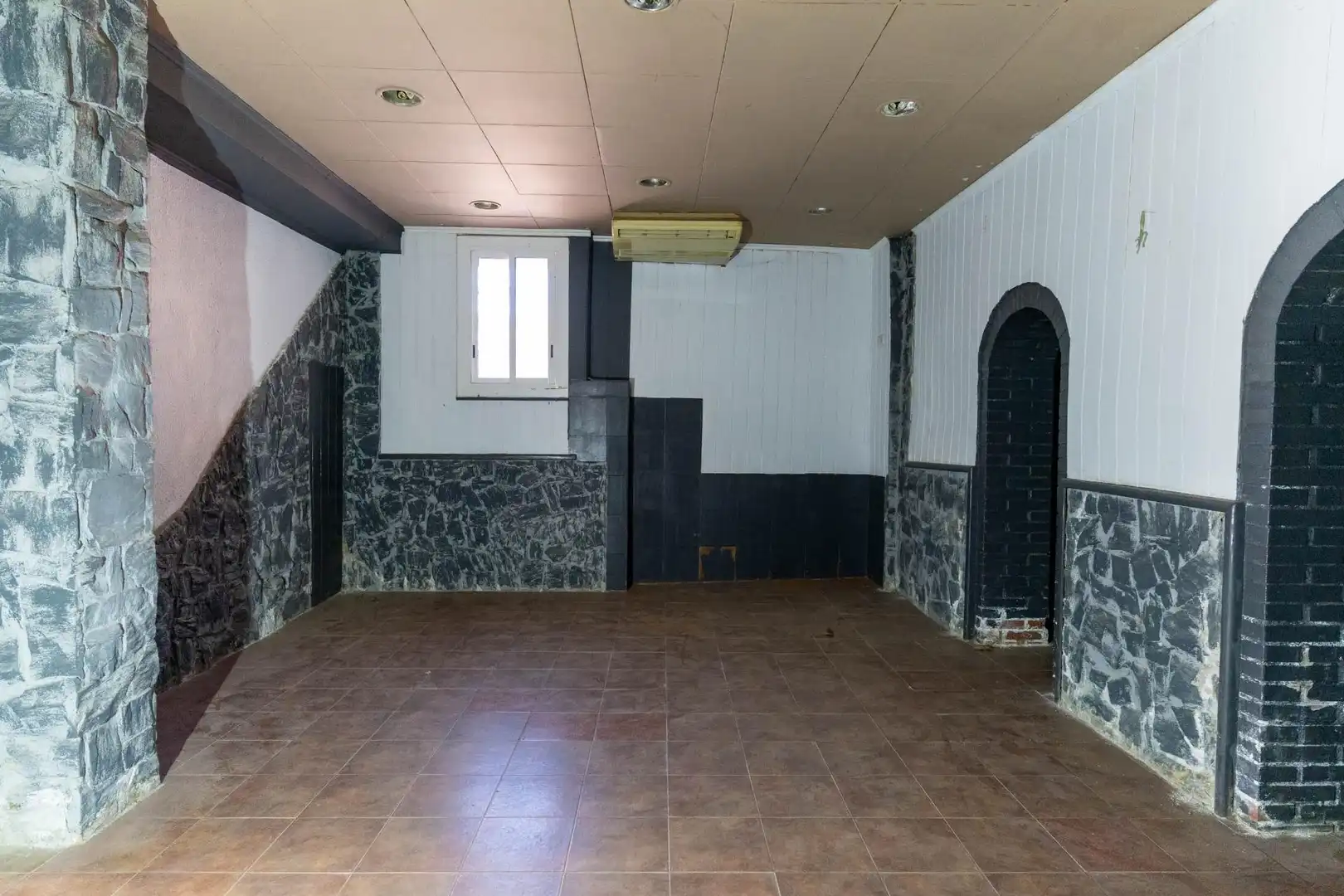 Commercial properties for sale in Olesa de Montserrat