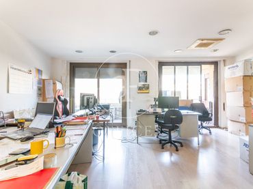Oficina amb ascensor en venda a Jonqueres