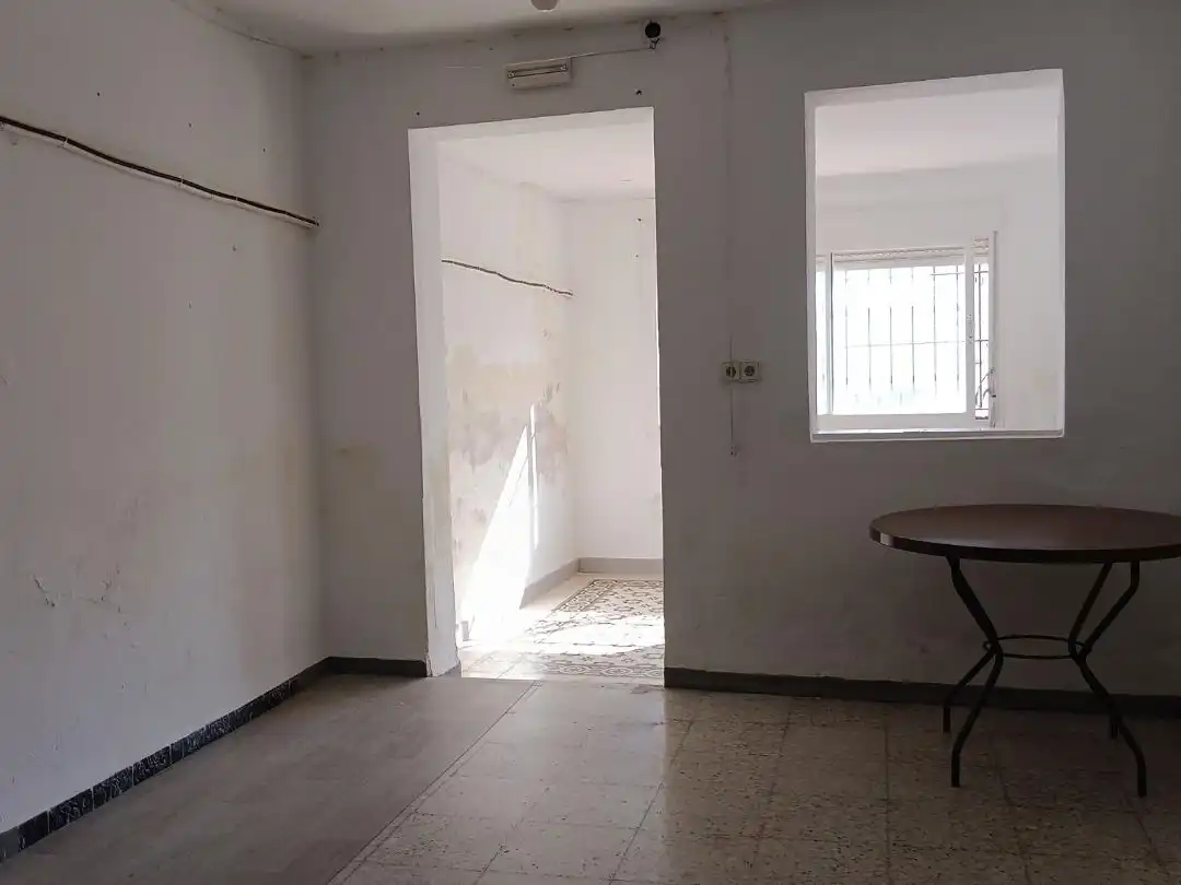 Local de lloguer en El Pedroso amb Aire condicionat, Calefacció i Parquet