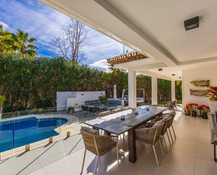 Terrassa de Casa o xalet en venda en Marbella amb Aire condicionat, Jardí privat i Terrassa