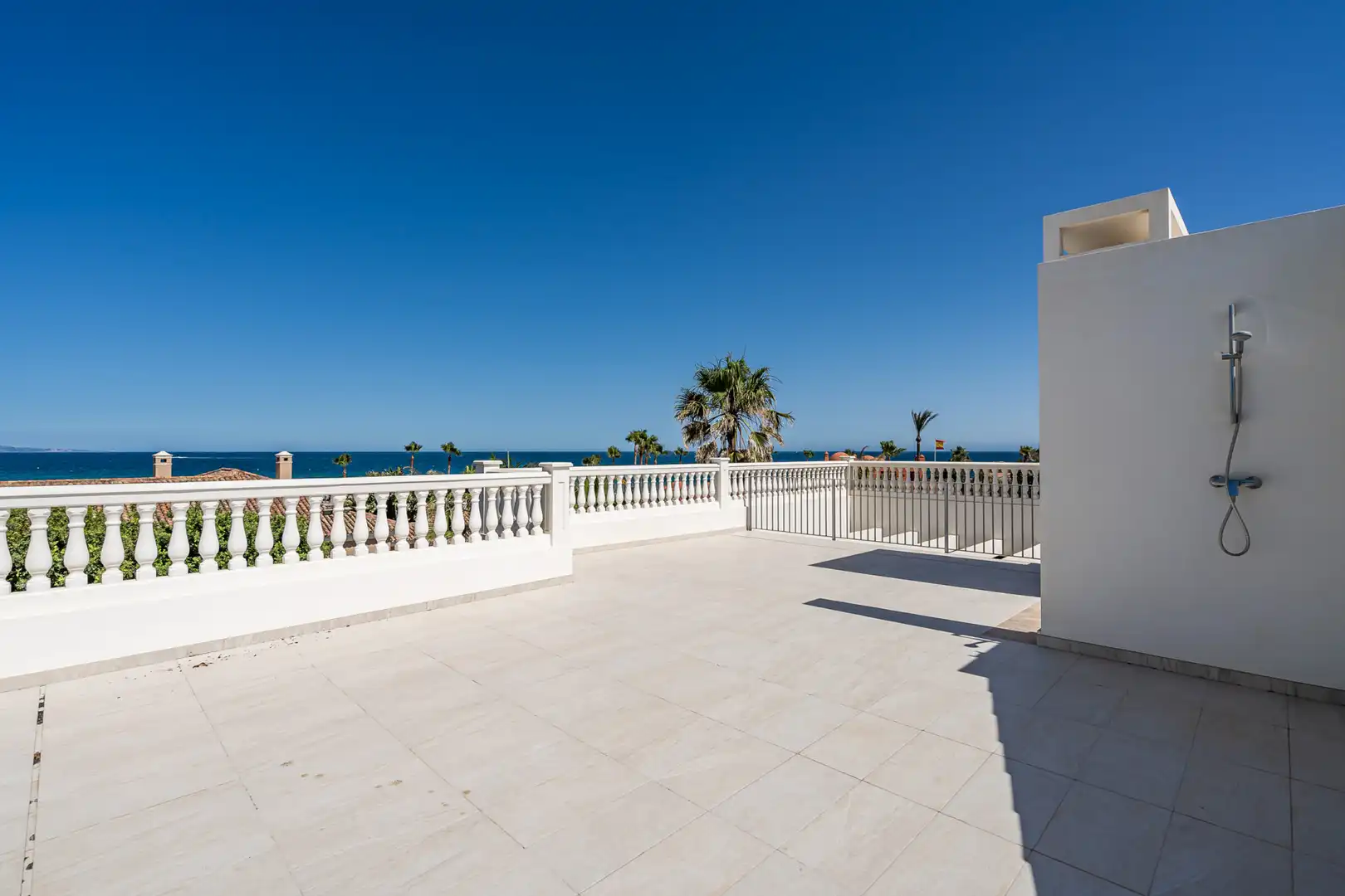 Terrassa de Casa o xalet en venda en Estepona amb Aire condicionat, Jardí privat i Terrassa