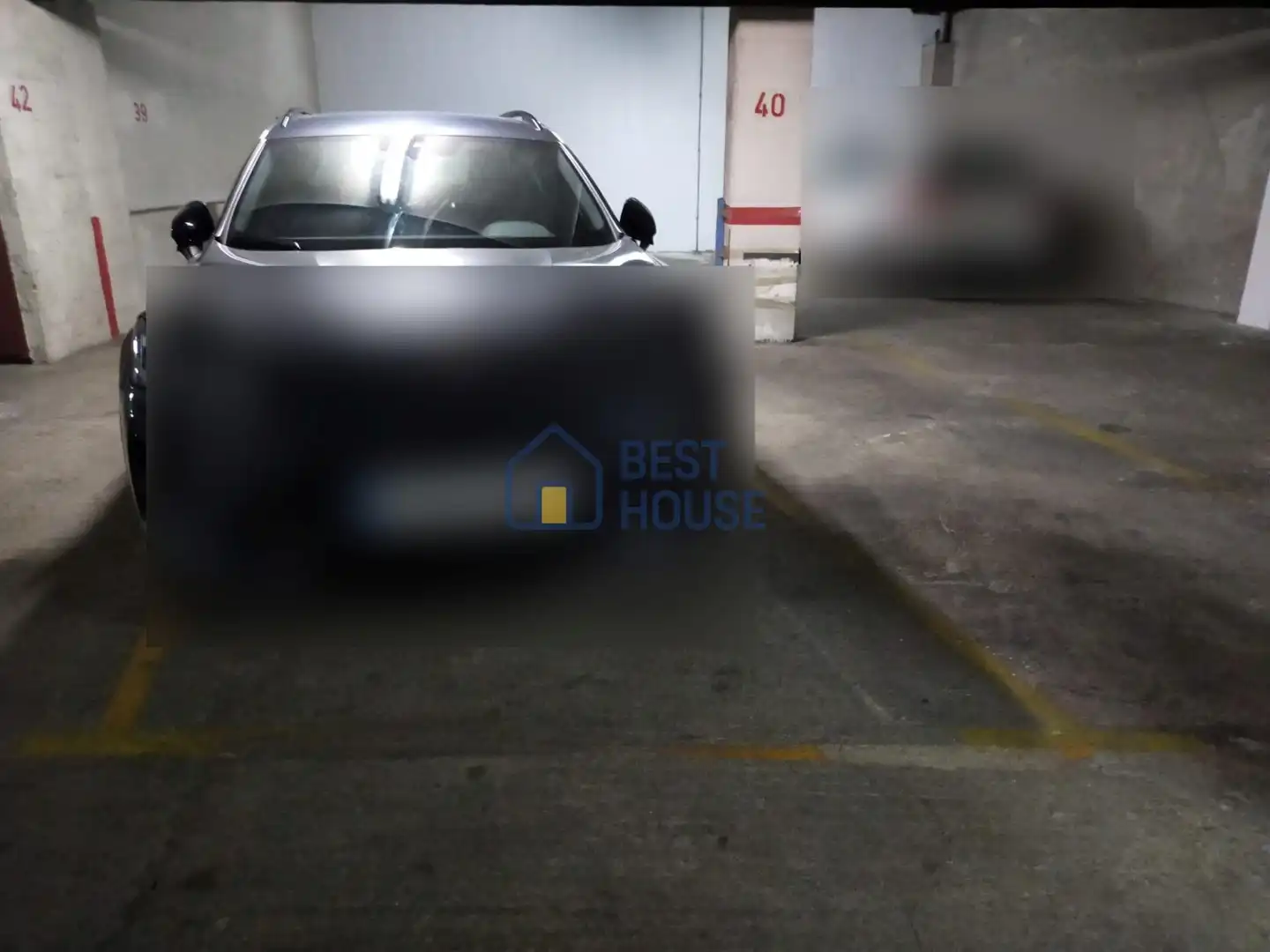 Parking de Piso en venta en León Capital  con Calefacción y Amueblado