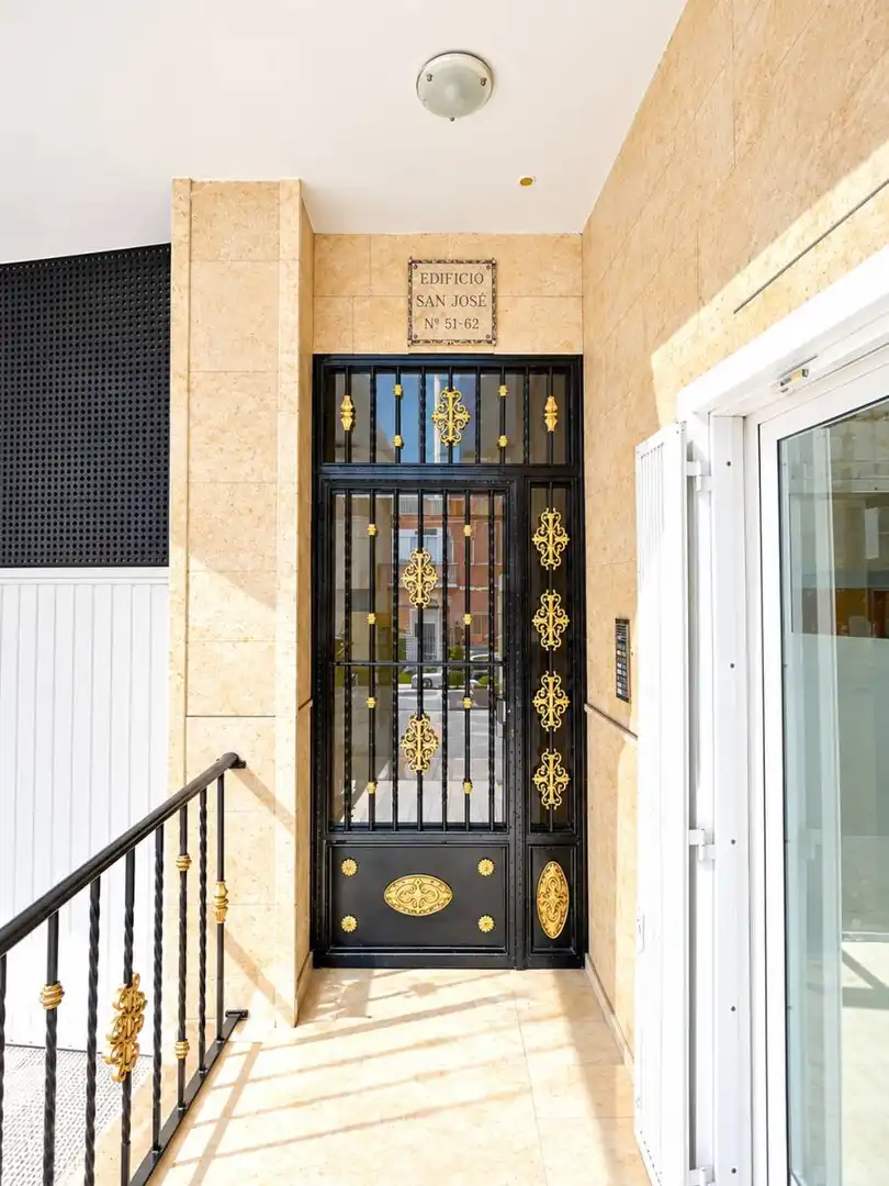 Vista exterior de Piso en venta en Catral con Calefacción