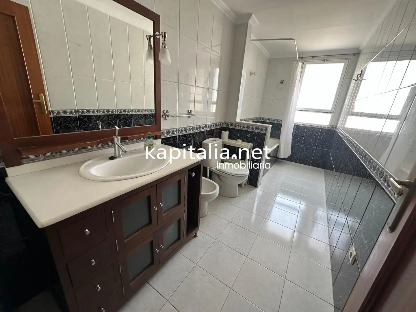 Bathroom of Flat for sale in Albaida  with Air Conditioner, Terrace and Storage room