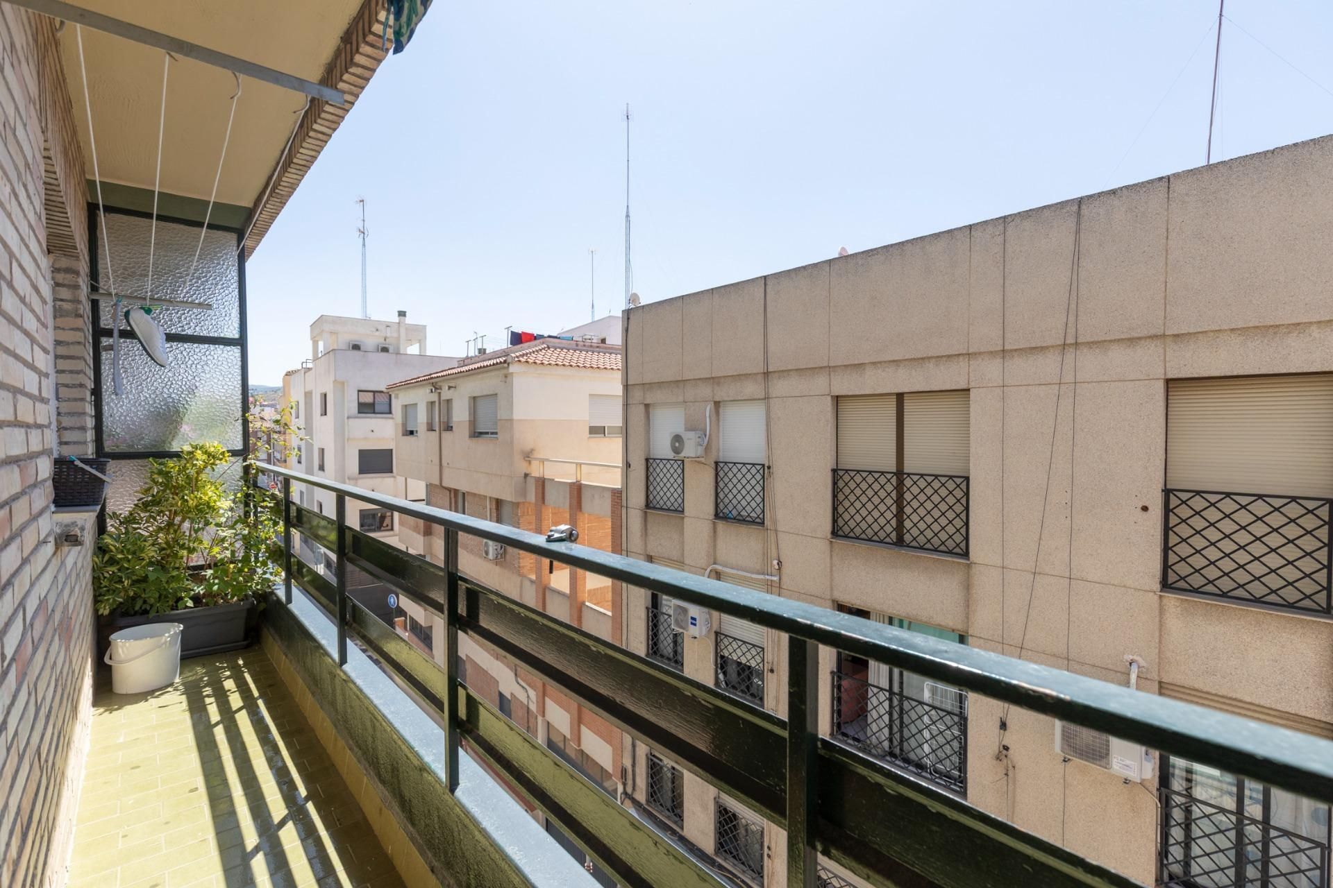 Vista exterior de Pis en venda en  Granada Capital amb Calefacció
