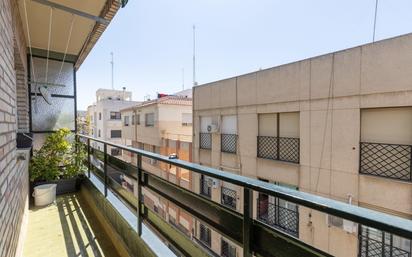 Vista exterior de Pis en venda en  Granada Capital amb Calefacció