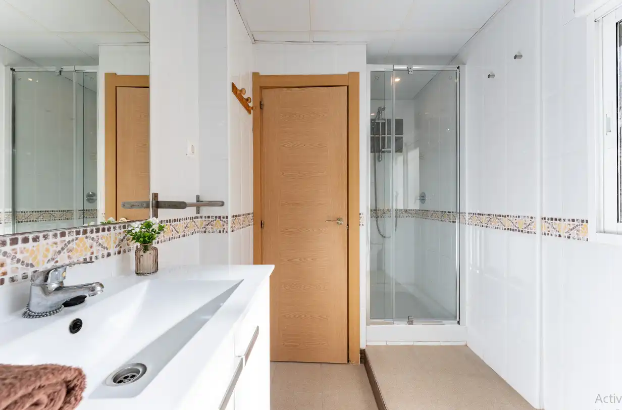 Bathroom of Flat for sale in Benalmádena  with Air Conditioner, Heating and Furnished