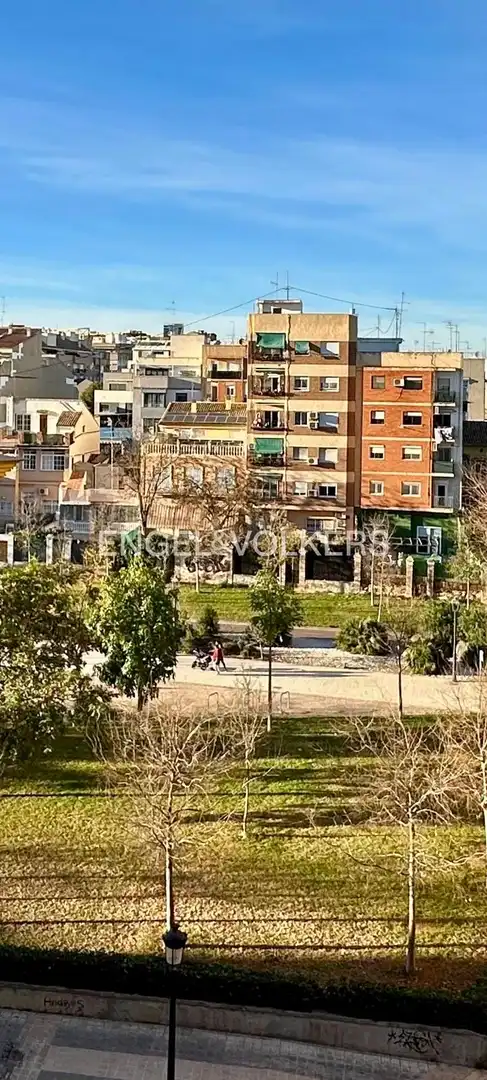 Vista exterior de Pis de lloguer en Valencia amb Calefacció i Balcó