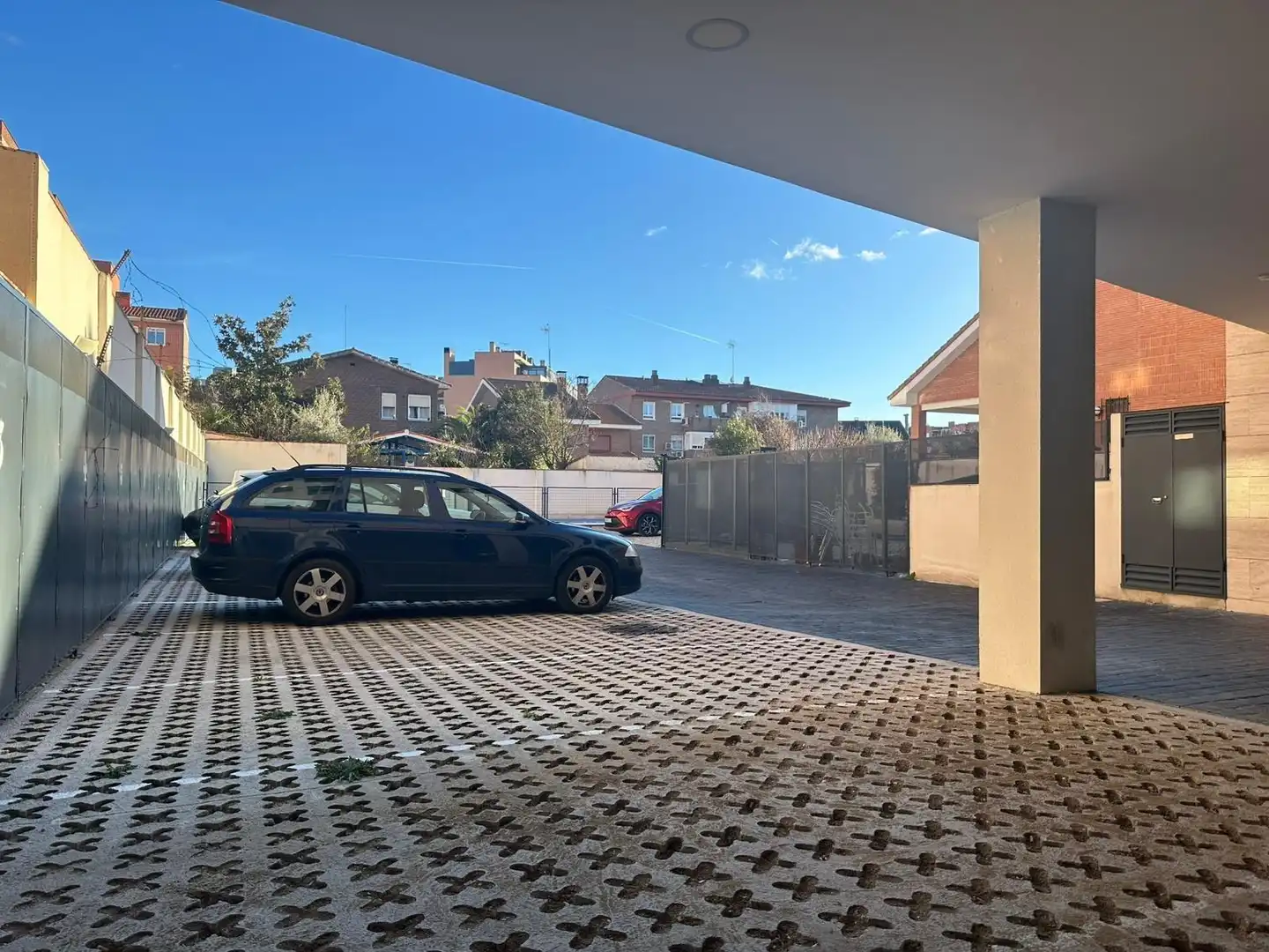 Parking de Piso en venta en Madrid con Calefacción y Piscina comunitaria