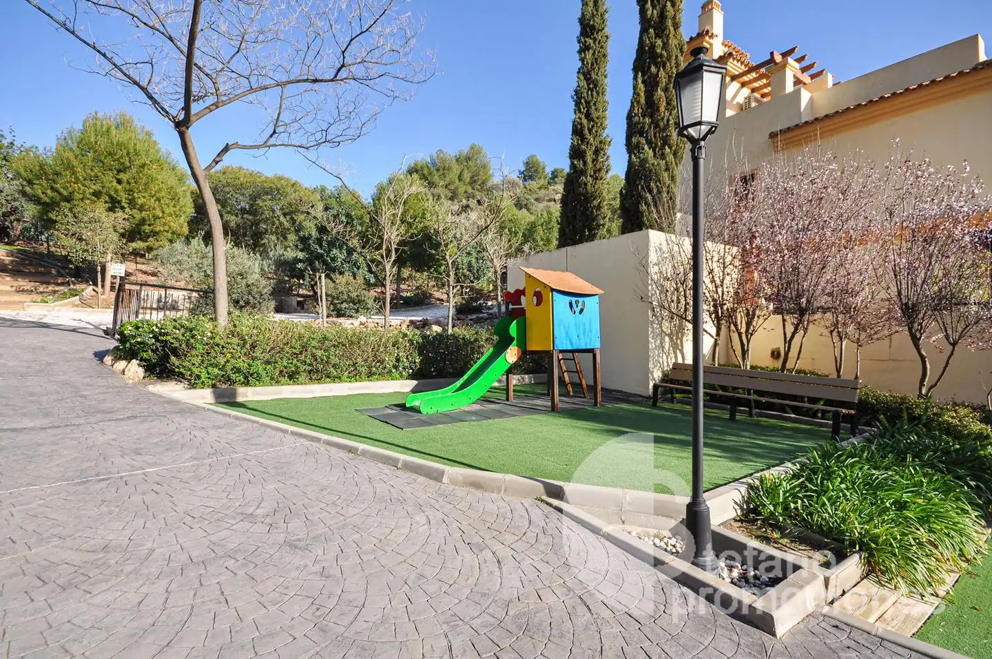 Vista exterior de Casa adosada en venda en Málaga amb Aire condicionat, Jardí privat i Terrassa