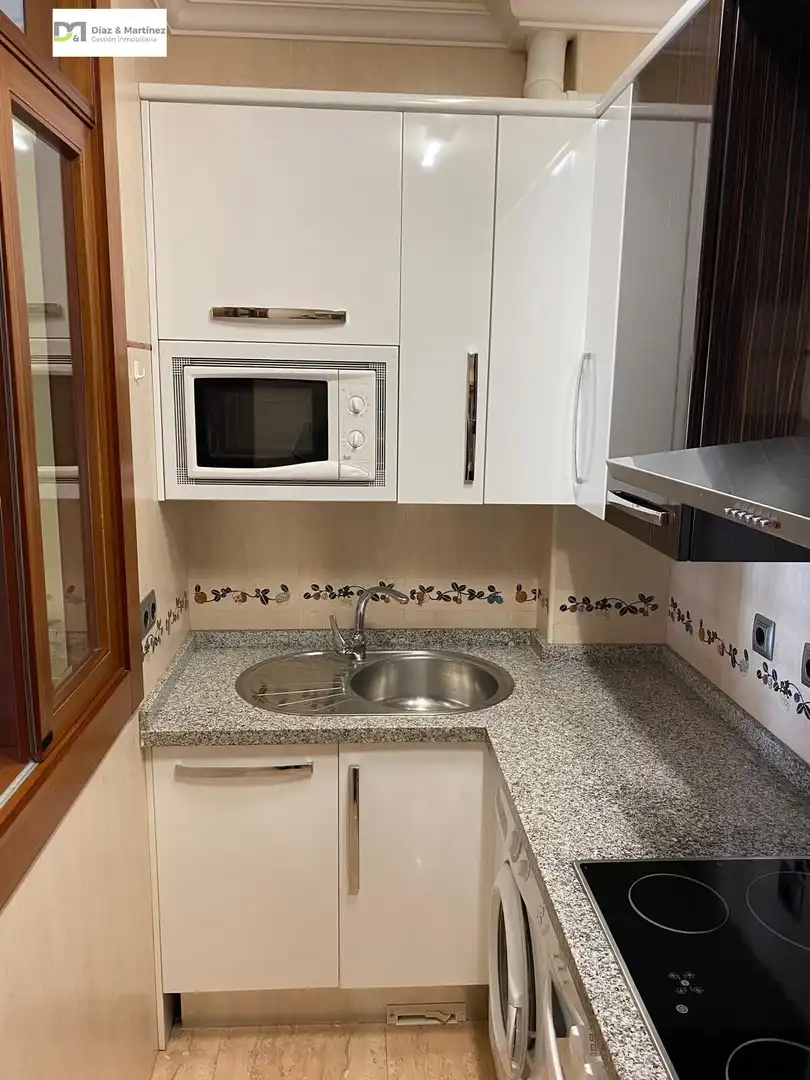 Cocina de Apartamento en venta en León Capital  con Calefacción, Parquet y Trastero