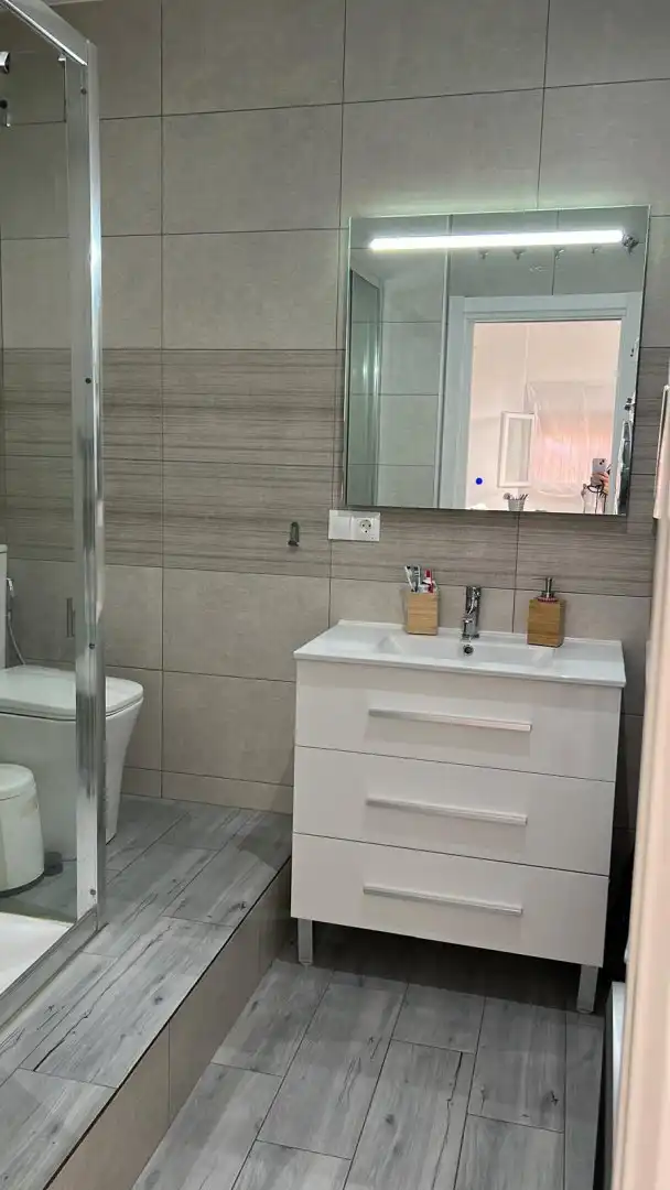 Baño de Piso en venta en Salobreña con Aire acondicionado, Calefacción y Amueblado