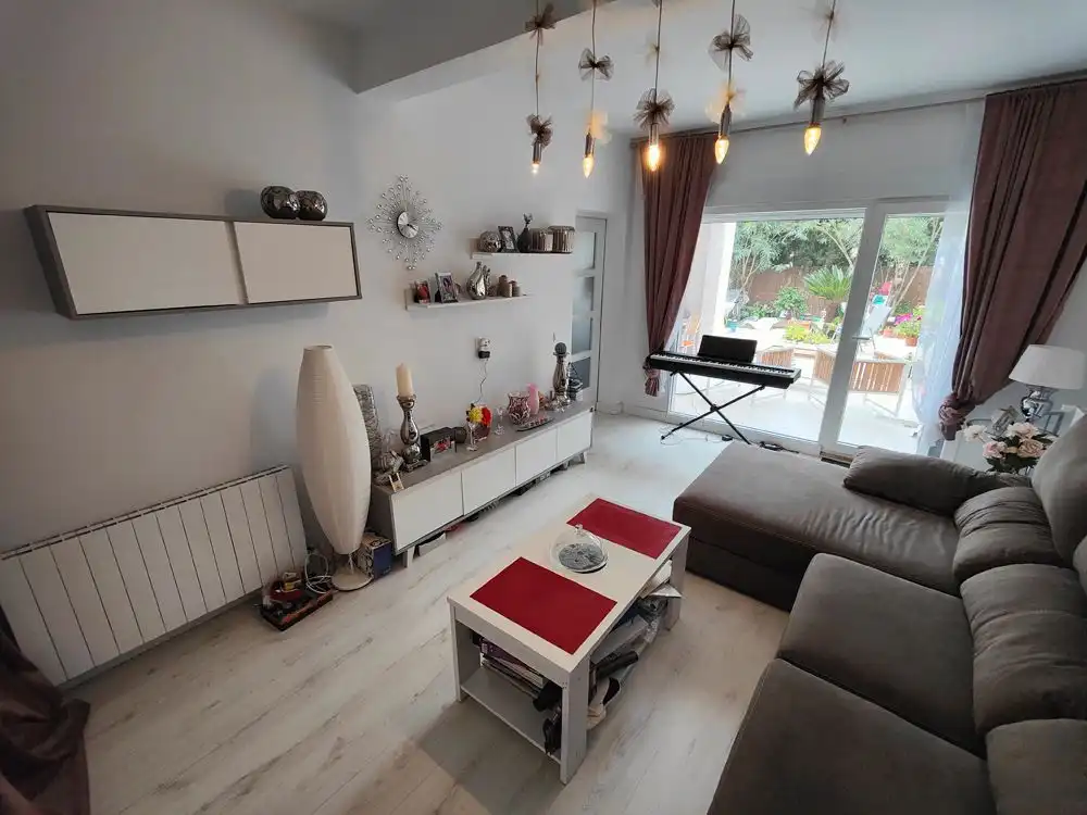 Sala d'estar de Casa adosada en venda en Gata de Gorgos amb Aire condicionat, Calefacció i Jardí privat