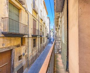 Vista exterior de Edifici en venda en Olot