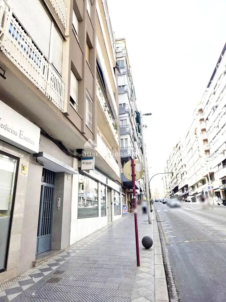 Vista exterior de Pis per a compartir en Jaén amb Aire condicionat, Calefacció i Parquet