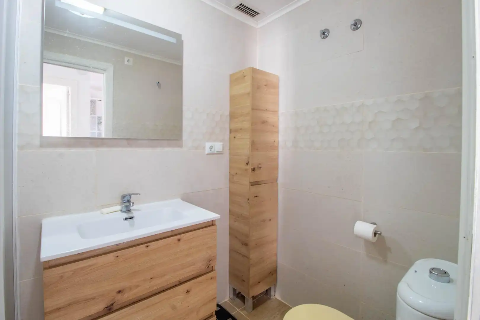 Bany de Casa o xalet en venda en Orihuela amb Aire condicionat, Jardí privat i Terrassa