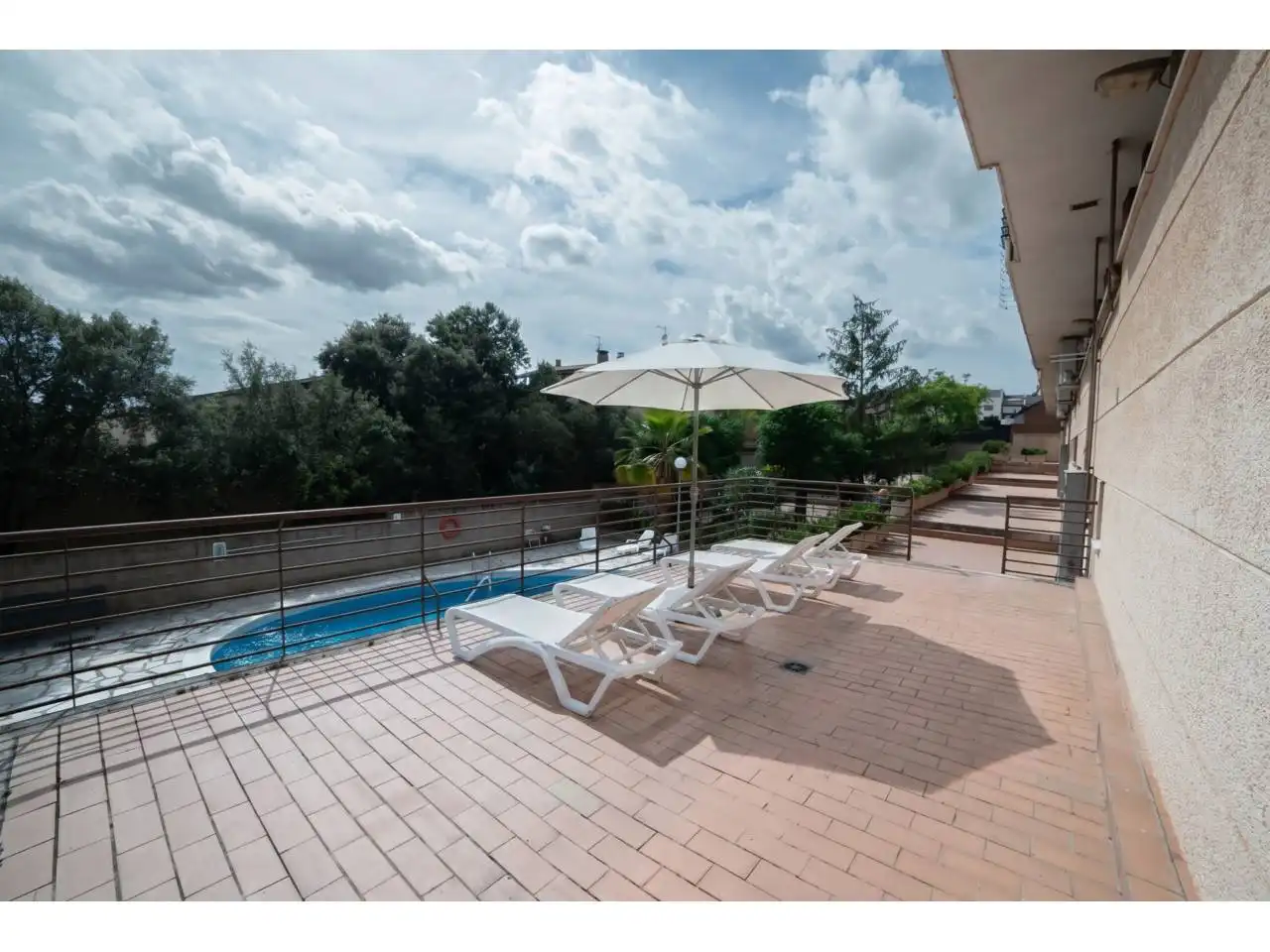 Piscina de Piso en venta en Castellar del Vallès con Aire acondicionado, Calefacción y Terraza
