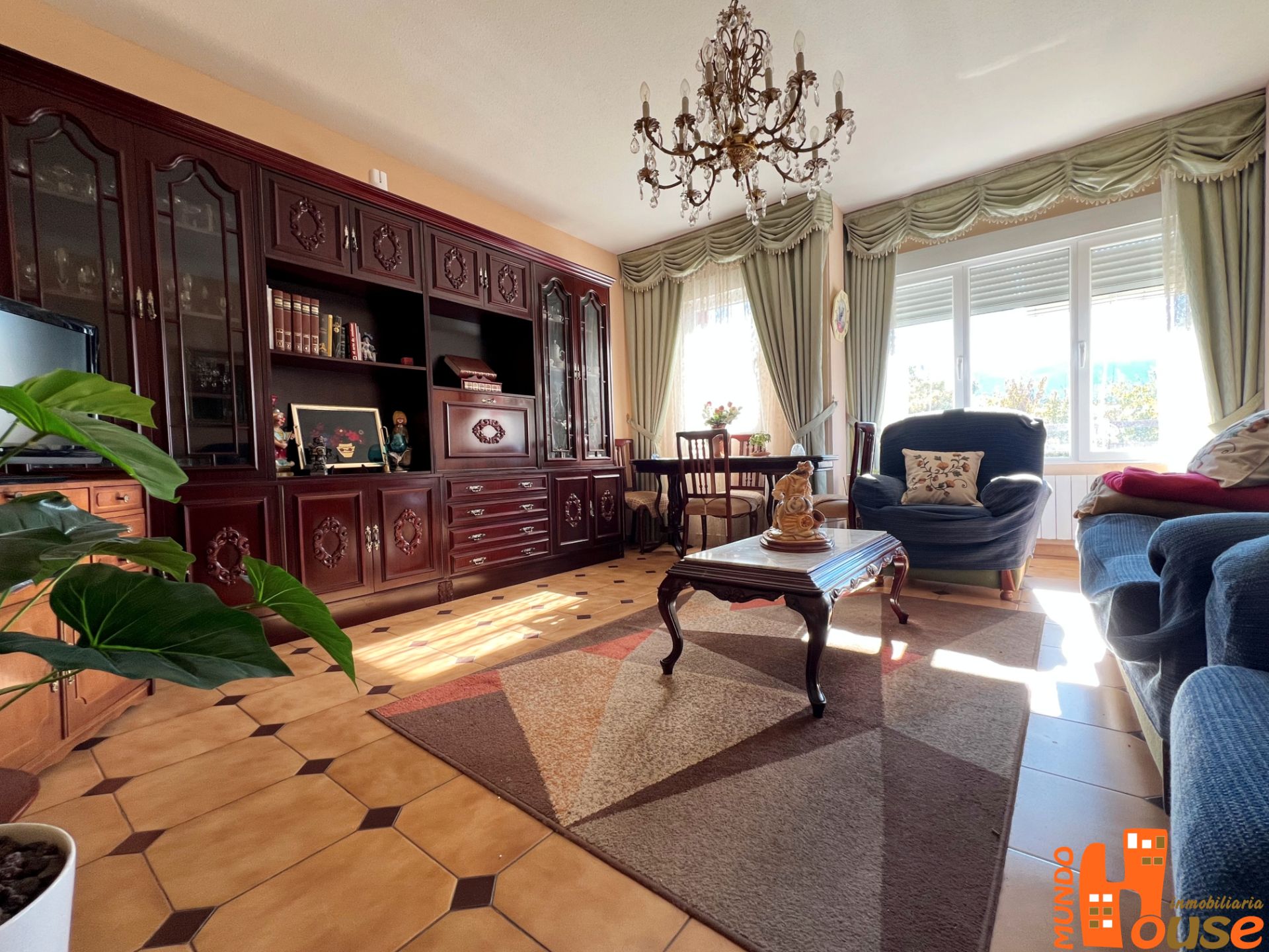 Sala d'estar de Pis de lloguer en Real Sitio de San Ildefonso amb Calefacció, Moblat i Forn