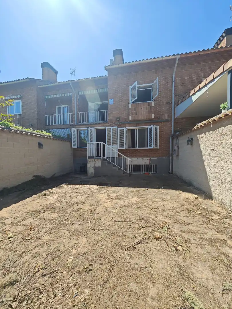 Casa adosada en venta en Toledo con Aire acondicionado, Calefacción y Horno