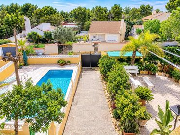 Villa mit Pool zum Verkauf in San Miguel de Salinas